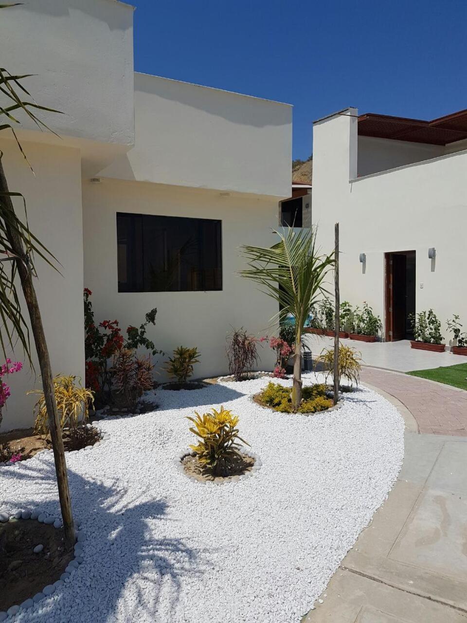 Matices Del Mar En Canoas Canoas de Punta Sal Exterior photo